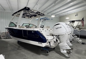 2026 Robalo R257 Biscayne Blue Boat